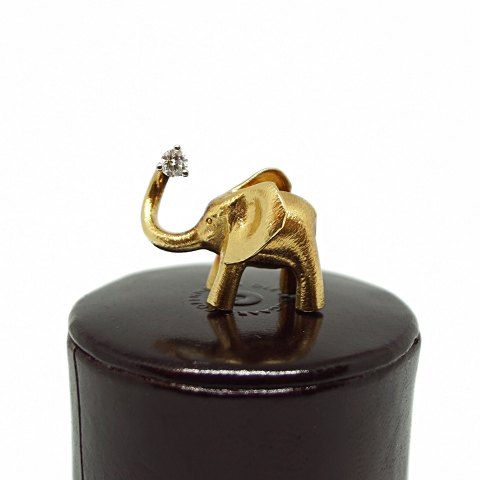 Ole Lynggaard; Big elefant clasp in 14k gold, set with diamond Ole Lynggaard; Big elefant clasp in 14k gold, set with diamond
